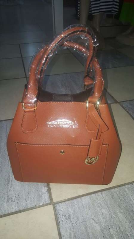 AUTHENTIC MICHAEL KORS - MED BAG - G/LEATHER